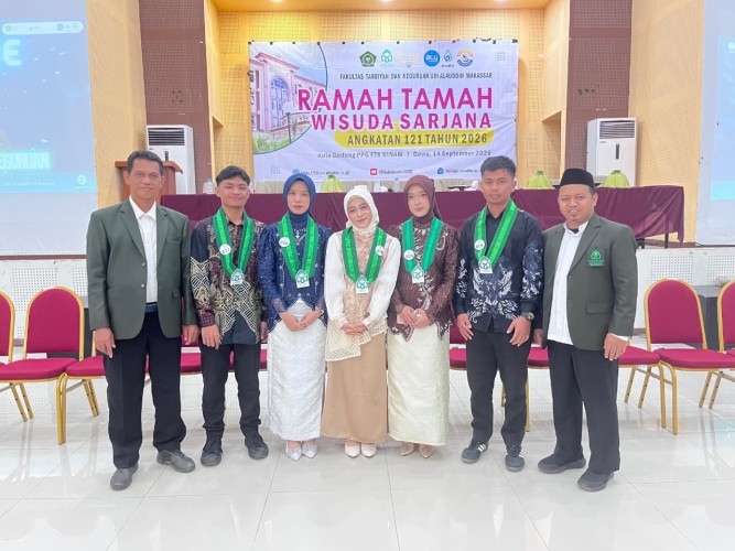 Dihadiri Pimpinan Prodi dan Orang Tua, 5 Wisudawan PBA Ikuti Ramah Tamah Angkatan 121 FTK UIN Alauddin
