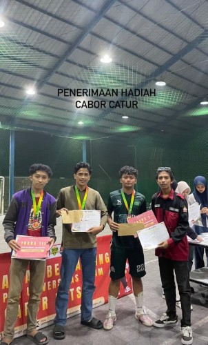 Aksi Strategis di Papan Catur, Delegasi Pendidikan Bahasa Inggris FTK UIN Alauddin Makassar  Sabet Juara 3 Cabor Catur POR UKMO