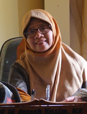 Prof. Dr. Hj. Amrah Muhammad Kasim, M.A.